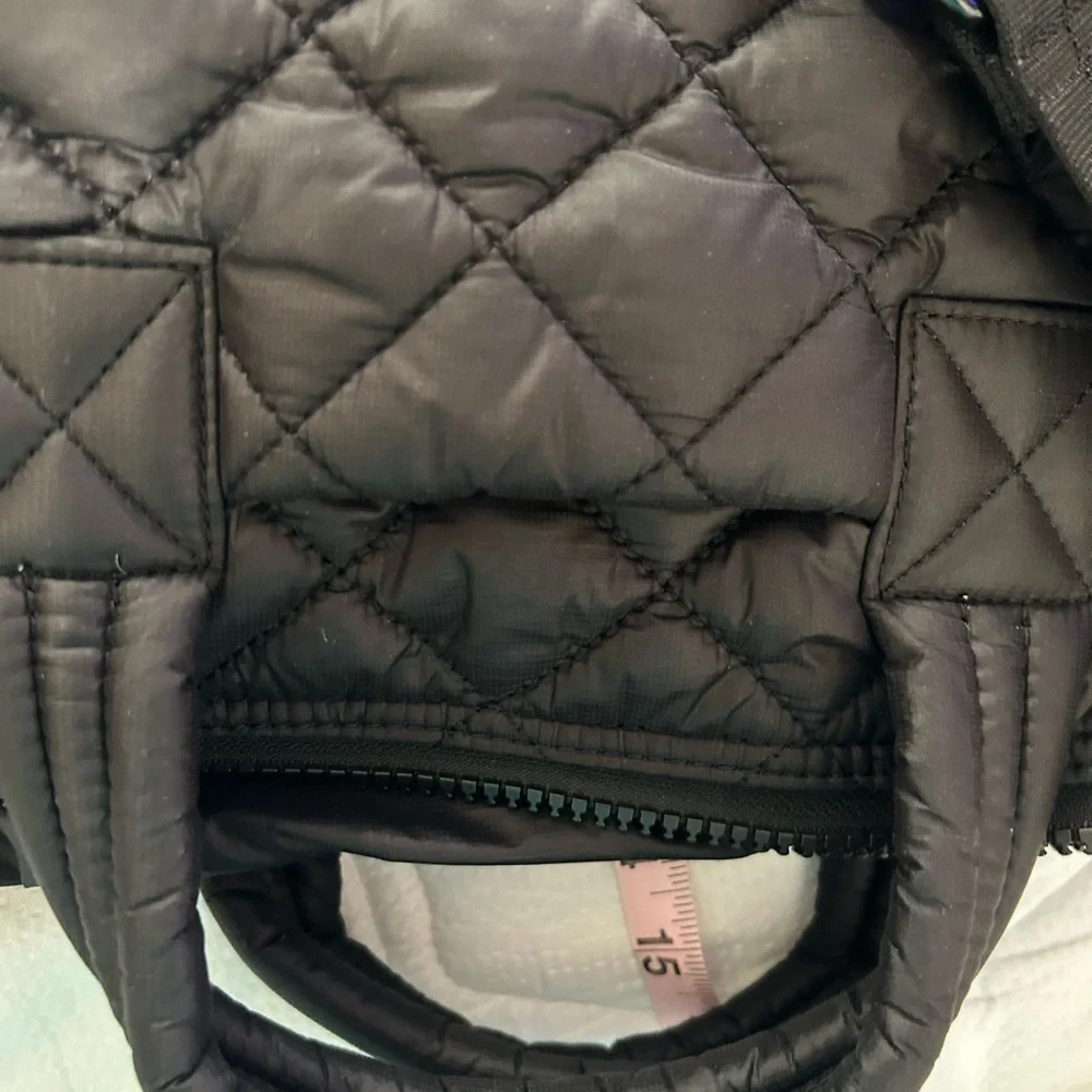 Elegant Black Quilted Shoulder Bag - Picture 3 of 8